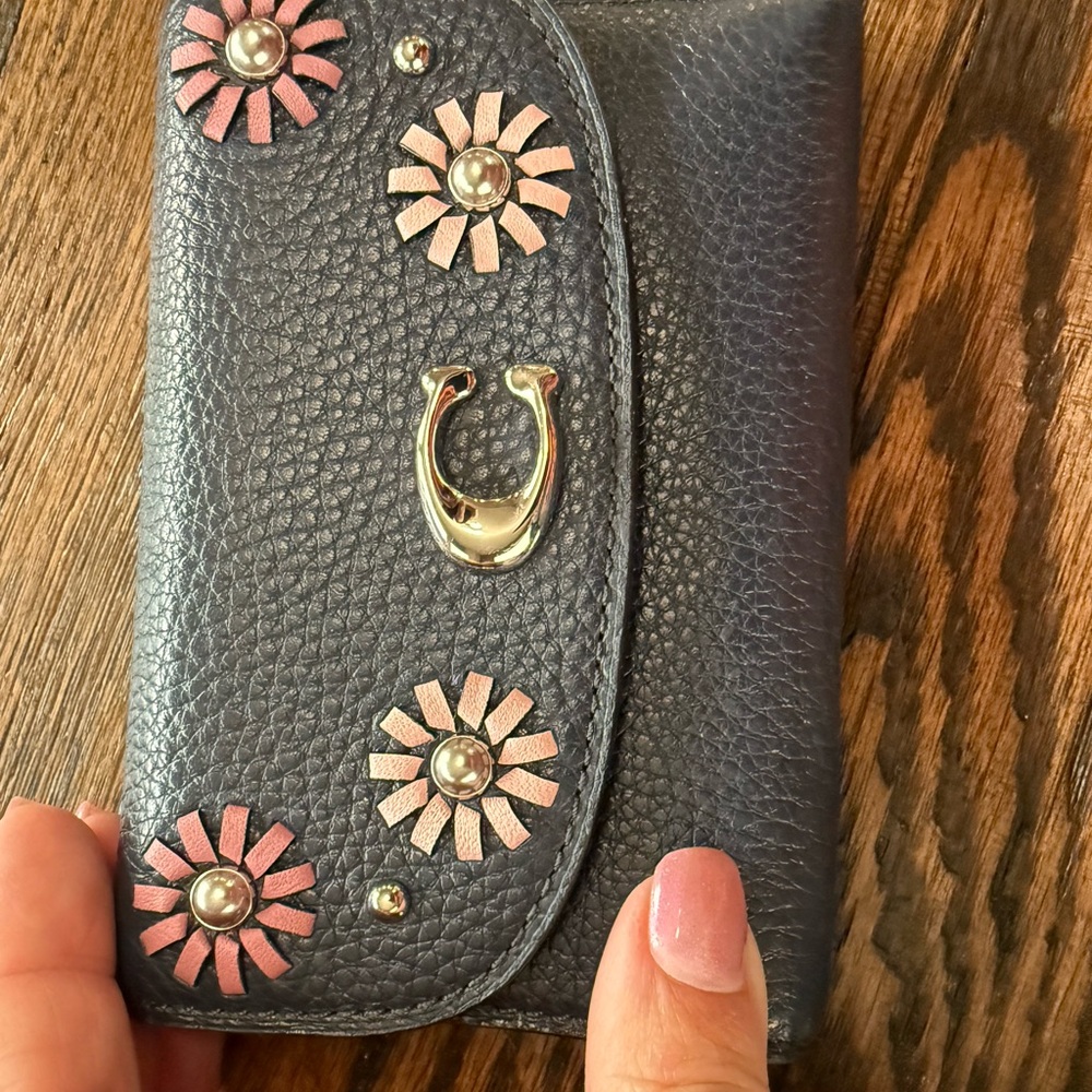 Coach Whipstitch Floral Rivets Wallet – Midnight Navy Leather – NWT